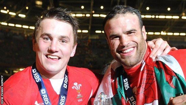 Jonathan Davies and Jamie Roberts