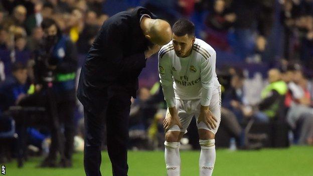 Zinedine Zidane speaks to Eden Hazard after he comes off injured against Levante