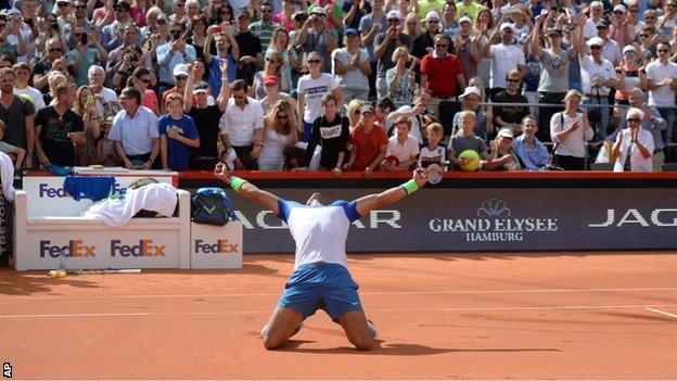 Rafael Nadal on his way to defeating Fabio Fognini