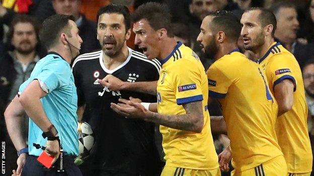 Gianluigi Buffon and Michael Oliver