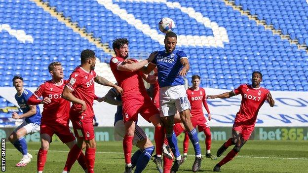 Match action, players challenge for a header