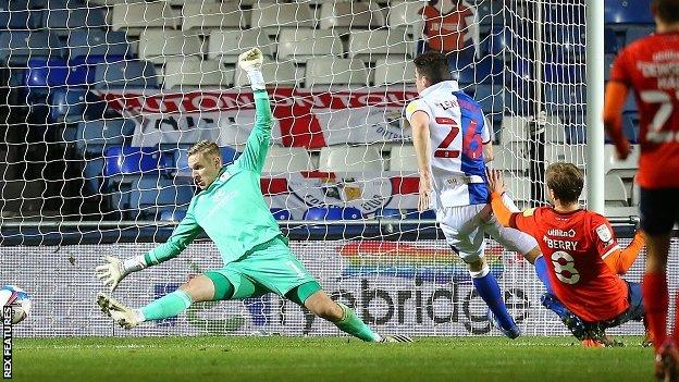 Luke Berry scores for Luton