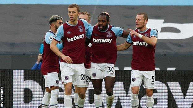 Michail Antonio (second right) celebrates his goal