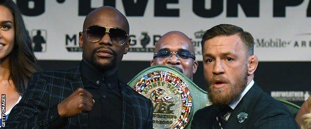 Mayweather and McGregor pose