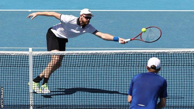 Jamie Murray in doubles action