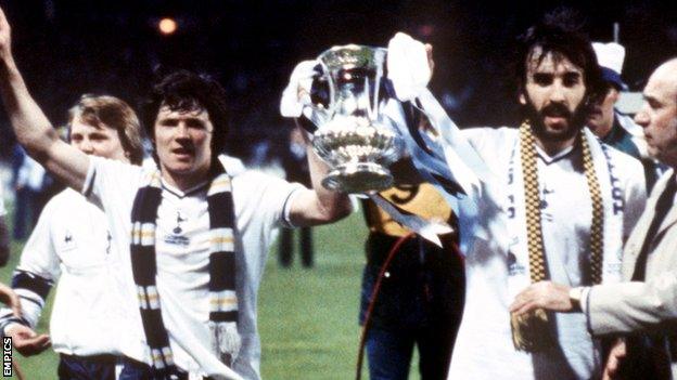 Steve Perryman lifts FA Cup with Ricky Villa