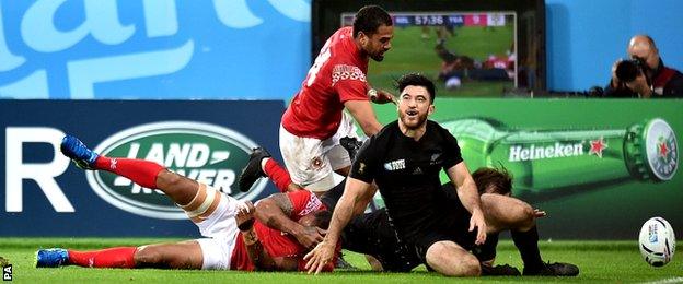 New Zealand's Nehe Milner-Skudder scores