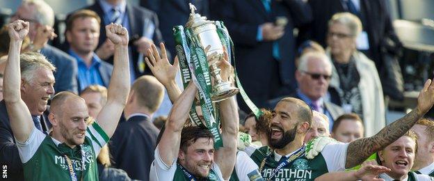 Hibernian celebrate winning the Scottish Cup in 2016