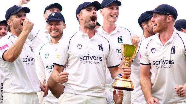 Warwickshire lift the 2021 County Championship