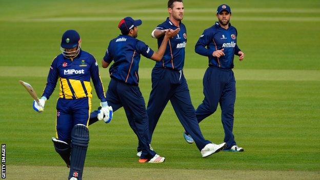 Shaun Tait celebrates the wicket of Glamorgan's Jacques Rudolph