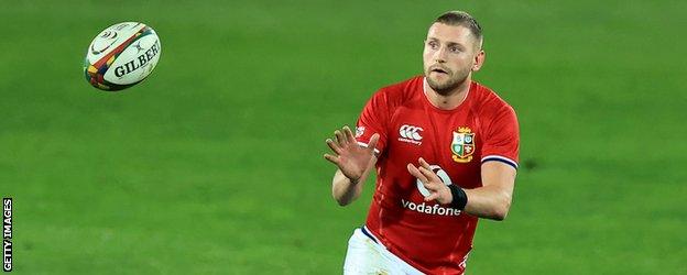 Finn Russell prepares to catch a ball