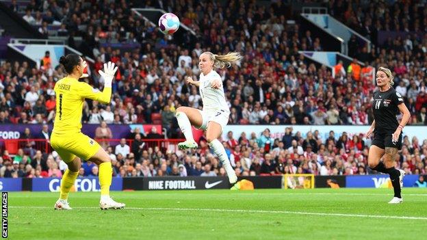 Beth Mead opened the scoring in the 16th minute