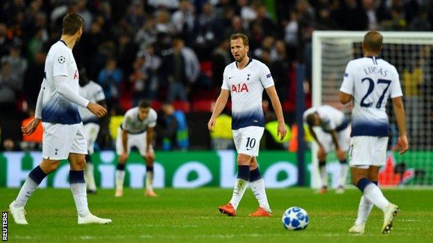 Tottenham's players look despondent