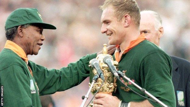 Nelson Mandela and 1995 South Africa World Cup-winning captain Francois Pienaar