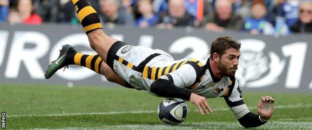 Willie le Roux is left red-faced after his fumble costs Wasps a certain try against Leinster at the Aviva Stadium