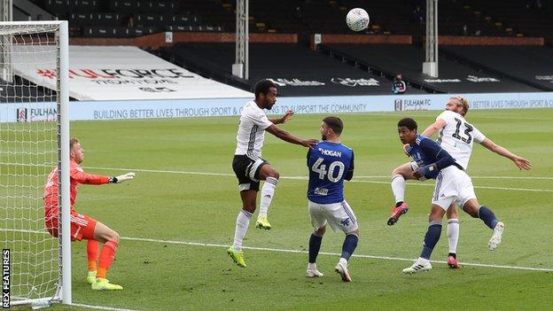 Jude Bellingham hits the crossbar