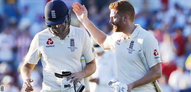 Jonny Bairstow and Dawid Malan congratulate each other