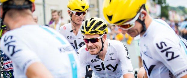 Luke Rowe and Team Sky teammates