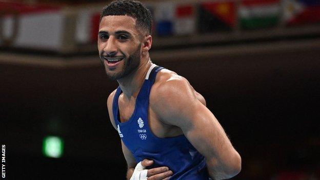 Galal Yafai bows