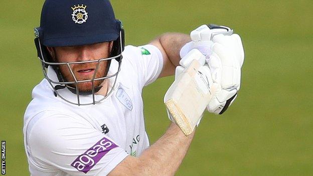 Liam Dawson bats for Hampshire