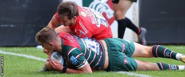 Freddie Steward in action for Leicester Tigers