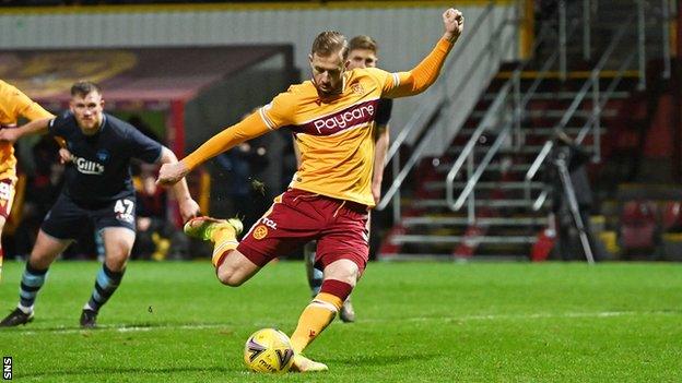 Kevin van Veen's penalty drew Motherwell level in extra time