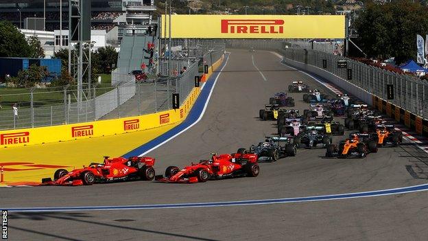 Vettel takes the lead on the first corner of the Russian Grand Prix