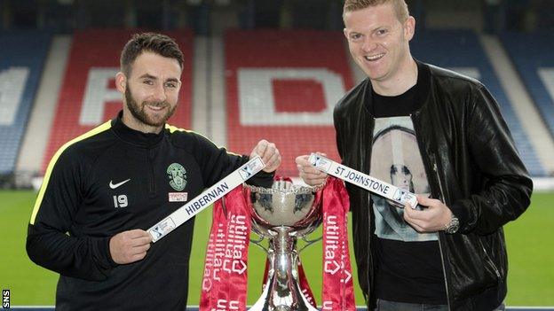 Hibernian's James Keatings (left) joins St Johnstone's Brian Easton