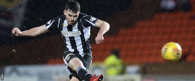 Lewis Morgan in action for St Mirren