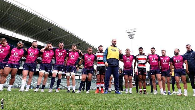 Andy Farrell talks to his Ireland squad