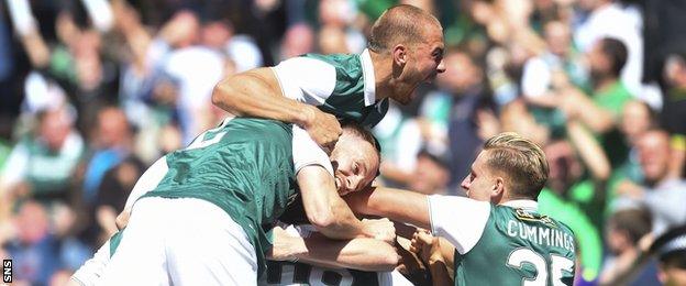 Hibernian players celebrating