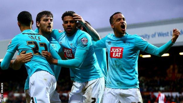 Derby's players celebrate Chris Martin's goal against Brentford