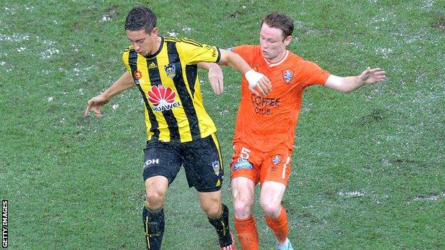 Alex Rodríguez Gorrín (left) played for Wellington Phoenix