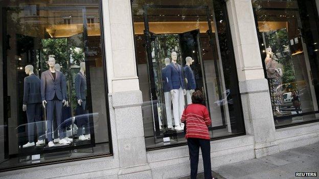 Window-shopper in Madrid