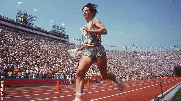 Joan Benoit wins the 1984 Olympic marathon