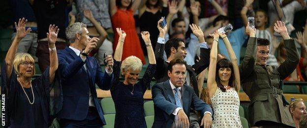 Mexican wave on Centre Court