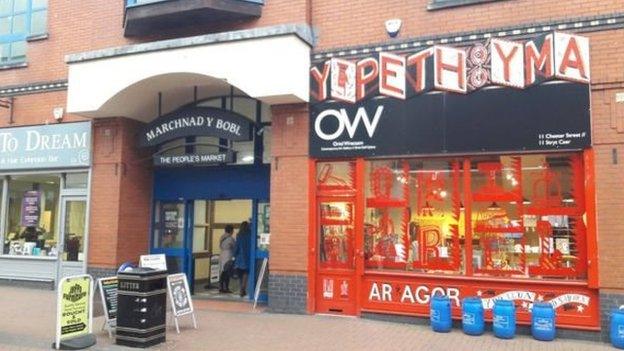 Picture of the People's Market and Oriel Wrecsam next door to each other.