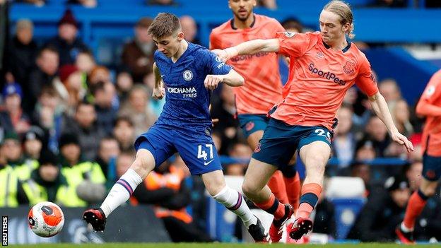 Billy Gilmour playing against Everton