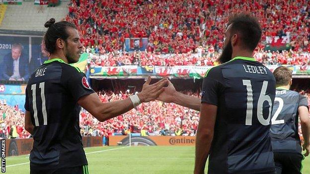 Gareth Bale and Joe Ledley celebrate goal