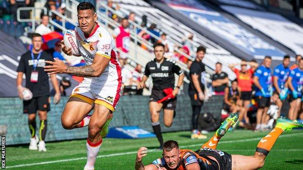 Israel Folau scores for Catalans