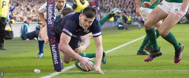 Blair Kinghorn scores for Scotland against Ireland