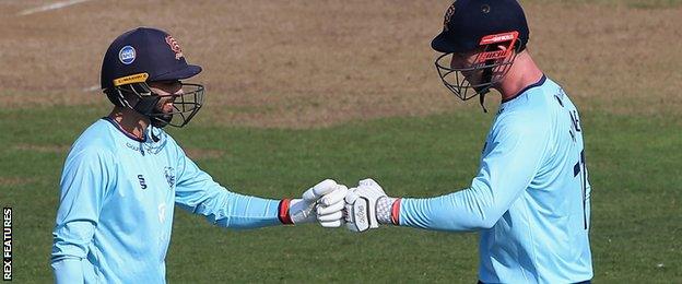 Essex's Aron Nijjar (left) and Simon Harmer bump fists