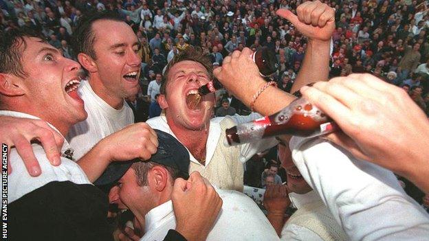 Glamorgan celebrate winning the 1997 County championship