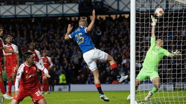 Rangers will give Kemar Roofe every chance to prove his fitness after the striker's three-game injury absence