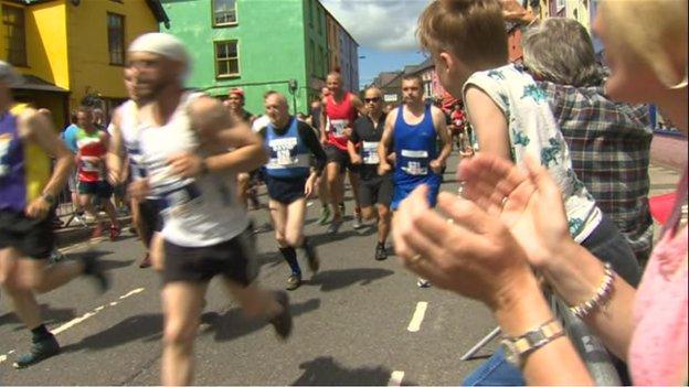 runners taking part in 40th Snowdon Race