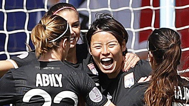 Lyon women celebrate against Man City