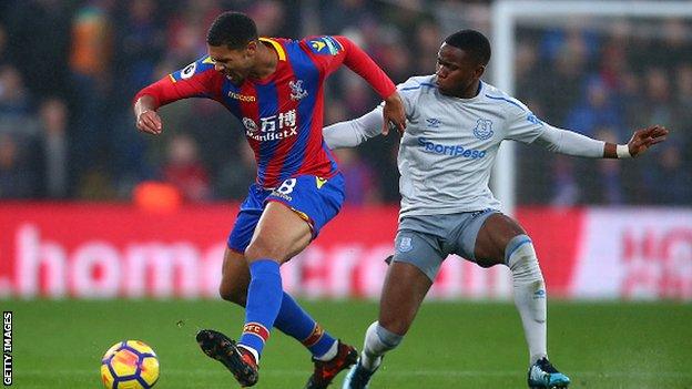 Ruben Loftus-Cheek battles with Ademola Lookman