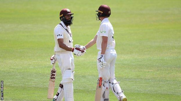 Hashim Amla and Ben Geddes shake hands