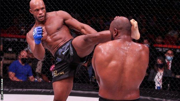 Linton Vassell got the verdict against Tyrell Fortune in their heavyweight clash