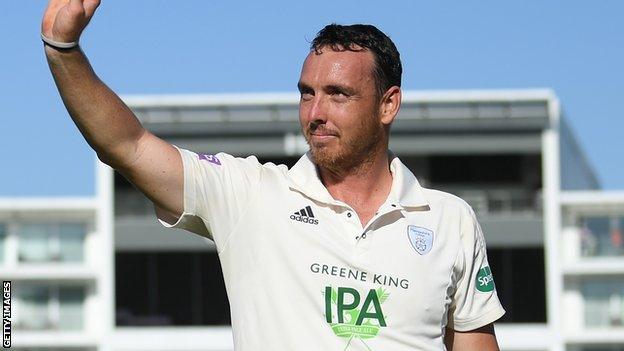 Kyle Abbott in action for Hampshire